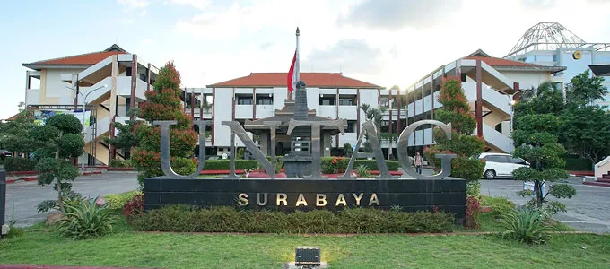universitas swasta di surabaya 