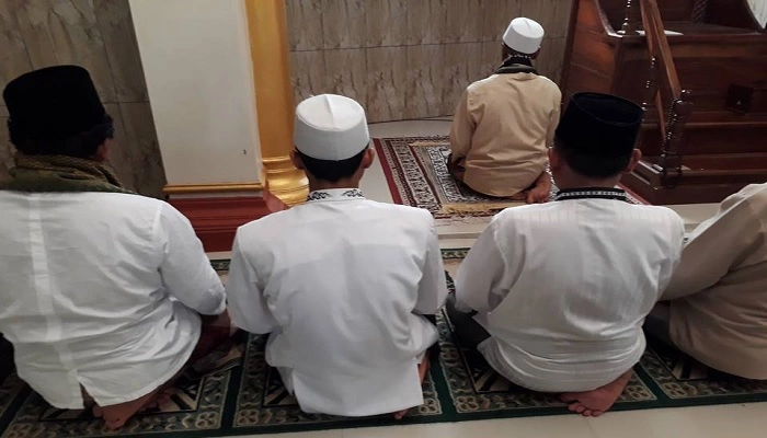 Syarat Menjadi Imam Shalat Salah Satunya Harus Baligh