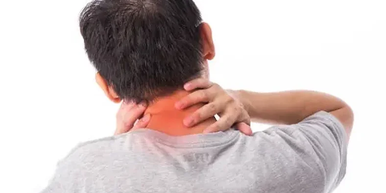penyebab leher belakang sakit
