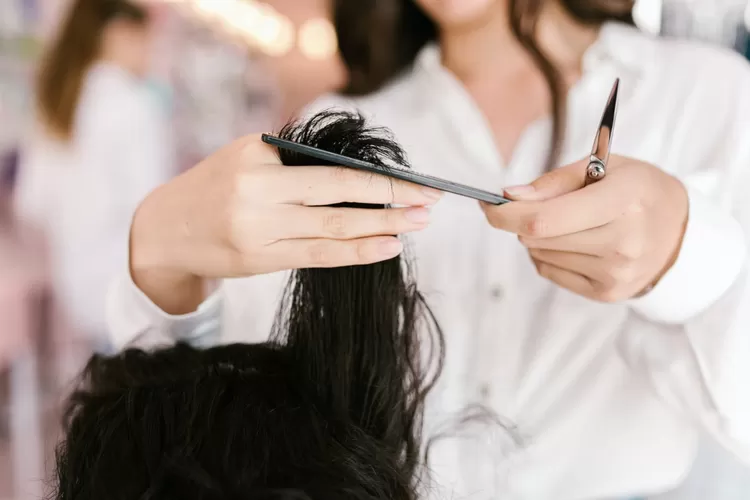 Pantangan weton Senin Legi: Tidak boleh memotong rambut