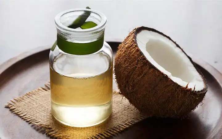 Cara menghilangkan kurap dengan cepat dalam 1 hari: Minyak kelapa