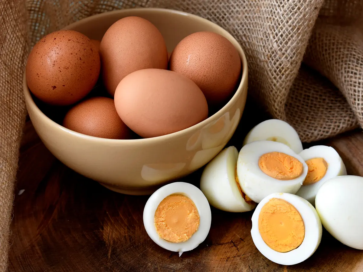 Jumlah kalori soto ayam berdasarkan isinya: Telur rebus