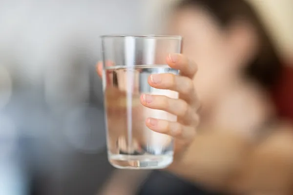 manfaat minum air hangat di pagi hari