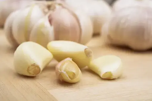 manfaat makan bawang putih mentah