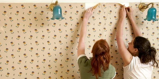 10 Cara Memasang Wallpaper Dinding Mudah Tanpa Bantuan Tukang