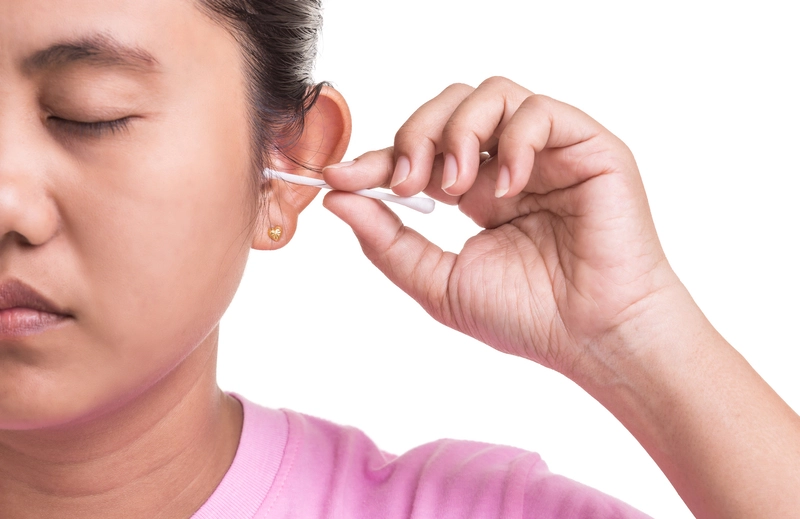 cara mengeluarkan kotoran telinga tanpa dikorek